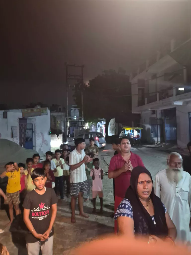 पूर्णिमा के पावन अवसर पर श्री भैरव धाम मंदिर पर प्रसाद वितरण